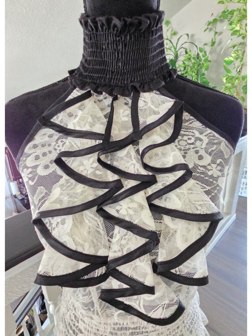 TRAC White Lace Halter High Neck Blouse Black Ruffle Accent S/Chico - Picture 4 of 12